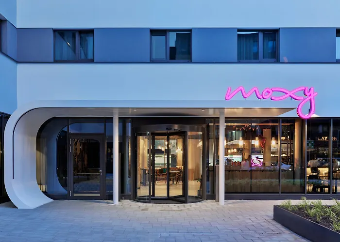 Moxy Hamburg Altona Hotel